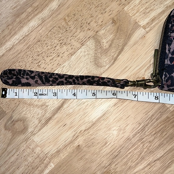 Travelon Wallet wristlet taupe pink animal print with zipper RFID Leopard - Picture 7 of 8